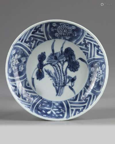 A CHINESE KO-SOMETSUK BLUE AND WHITE DISH, 17TH CENTURY