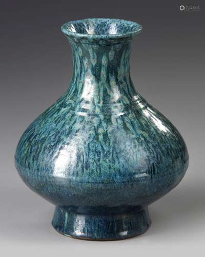 A CHINESE ROBIN'S-EGG GLAZED VASE, 20TH CENTURY