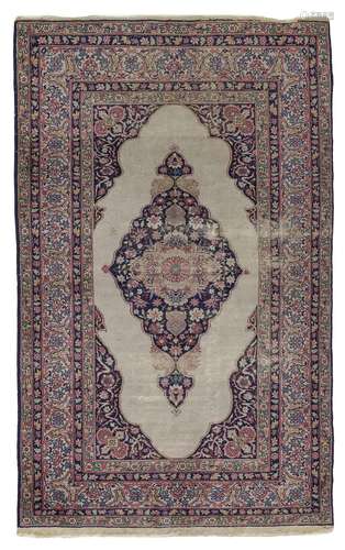 A PERSIAN KIRMAN CARPET, 1ST HALF 20TH CENTURY