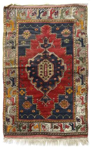 A CENTRAL ANATOLIAN CARPET, FIRST HALF 20TH CENTURY