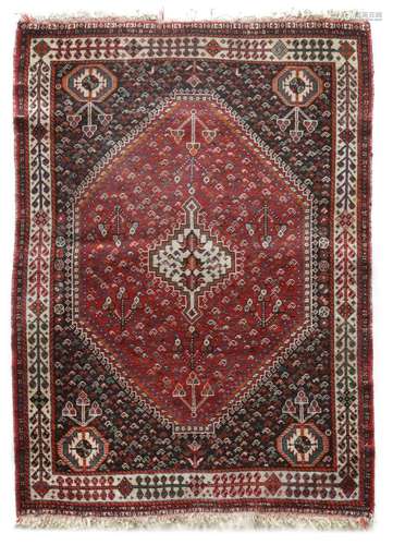 A GHASHGHAI CARPET, FIRST HALF 20TH CENTURY