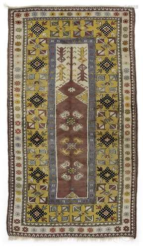 A MILAS CARPET, ANATOLIA FIRST HALF 20TH CENTURY