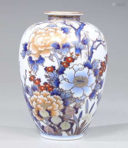 JAPANESE MEIJI PERIOD PORCELAIN VASE