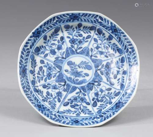 CHINESE KANGXI EXPORT PORCELAIN BLUE AND WHITE DISH