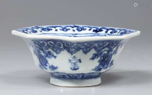 CHINESE MING DYNASTY OCTAGONAL DEEP DISH