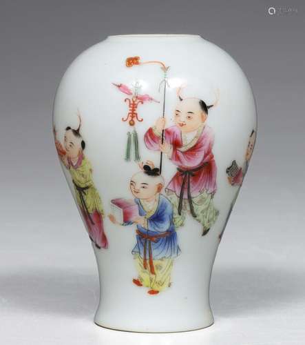 CHINESE PORCELAIN MINIATURE VASE