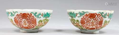 PAIR ANTIQUE CHINESE ENAMELED PORCELAIN BOWLS