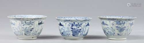 THREE CHINESE MING DYNASTY BLUE & WHITE PORCELAIN CUPS