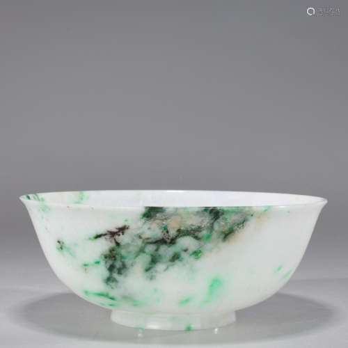LARGE AND FINE CHINESE JADEITE BOWL