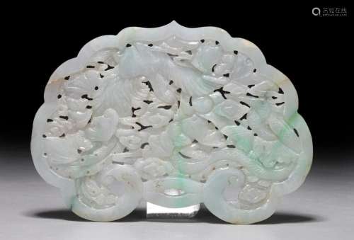 CHINESE QING DYNASTY CARVED JADEITE PENDANT