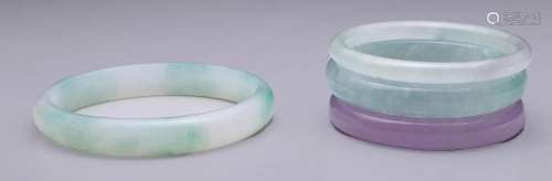 GROUP OF FOUR CHINESE JADEITE BANGLES
