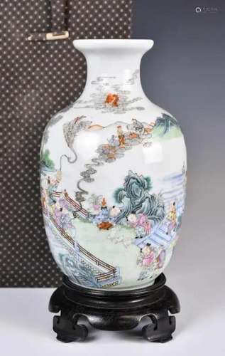 A Vase w/Std & Box Qianlong Mk Republican Prd