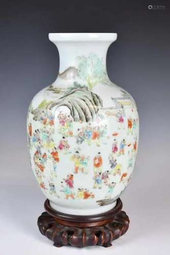 A Famille Rose Vase w/Std Qianlong Mk Republican