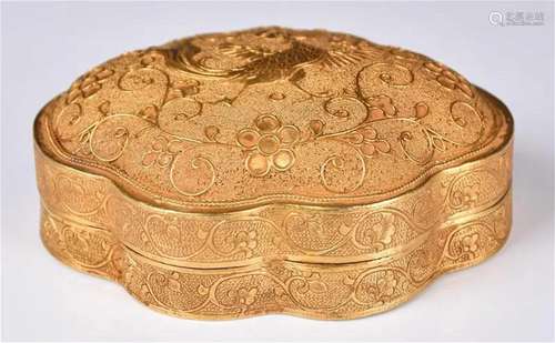 A Gilt-Silver Lobed Cover-Box