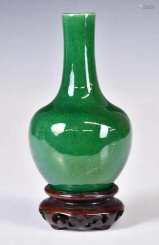 A Green Crackle Glazed Tianqiuping Vase, 19thC