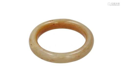 A russet jade bracelet. China, 19th/20th century. W