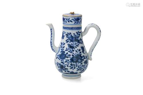 A blue and white porcelain lidded jug, decorated wi