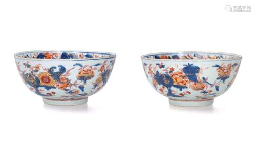 An Imari porcelain bowl, decorated with flowers and