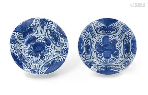 A pair of blue and white 'kraak' porcelain bowls wi