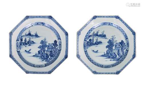 A pair of octagonal blue and white porcelain dishes