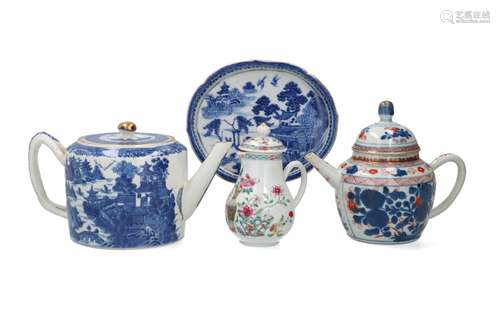 Lot of four porcelain objects, 1) an Imari porcelai