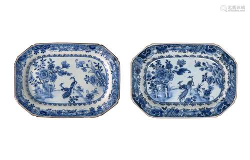 Lot of two blue and white porcelain serving dishes,