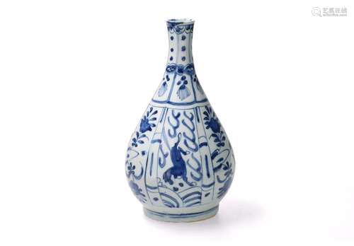 A blue and white 'kraak' porcelain vase, decorated