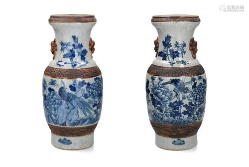 A pair of blue and white porcelain Nanking vases, d