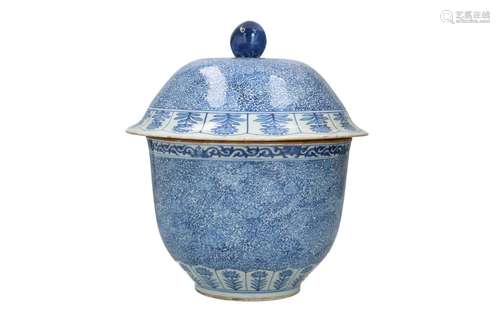 A blue and white porcelain lidded jar, decorated wi