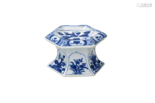 A blue and whtie porcelain salt cellar, decorated w