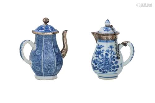 A blue and white porcelain jug with Dutch silver mo