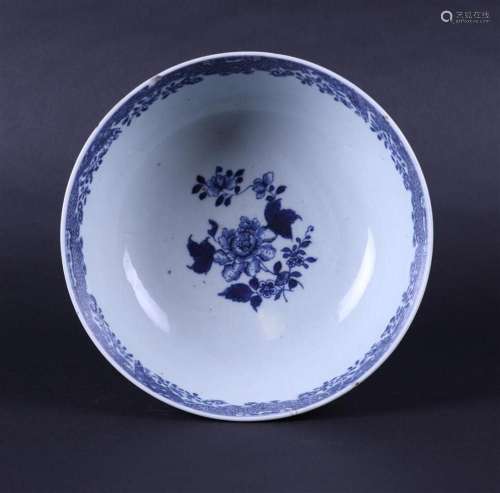A porcelain bowl decorated with flowers. China, 18th century...