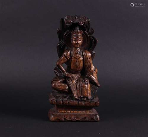 A gilded wooden sculpture of a Guan-Yin. China, 19th century...