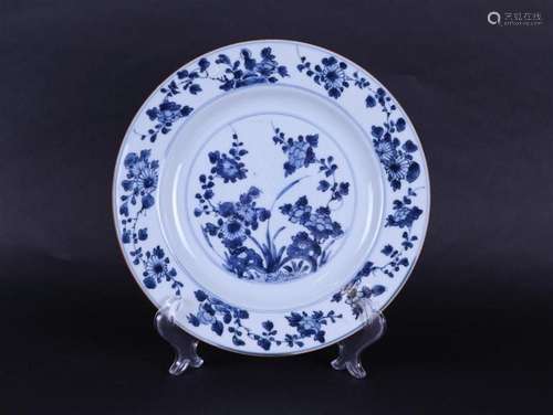 A porcelain dish with floral decor. China, Qianlong.