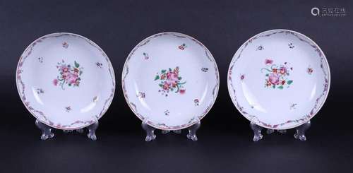 A lot of three porcelain Famile Rose patipans. China, 18th c...