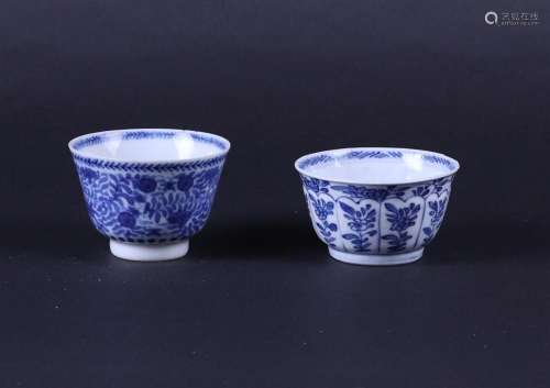 A lot of two porcelain bowls with floral decor. China, 18th ...