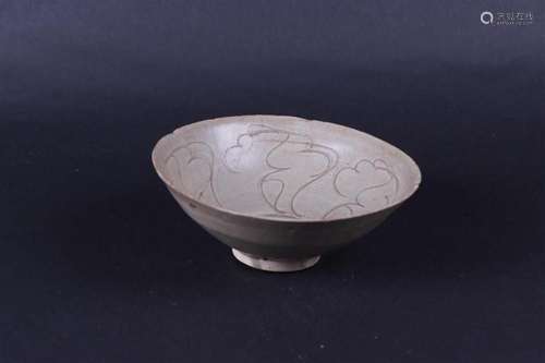 A Celadon bowl, ship find. China, Song.