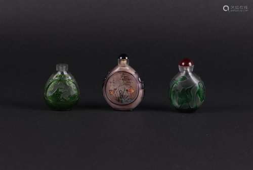 A lot  with  (3) snuff bottles, some in glass. China, 20th c...