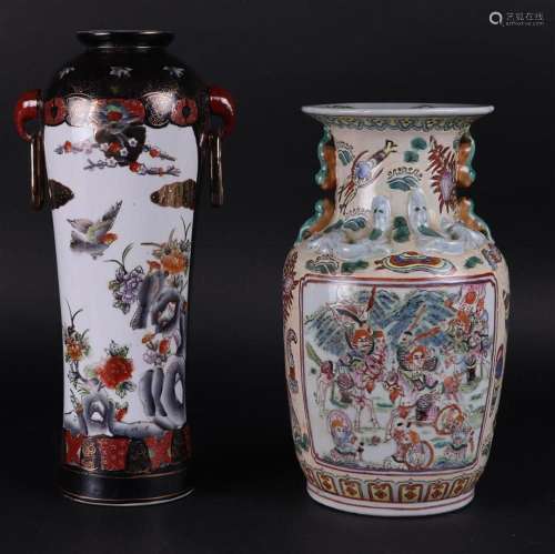 A lot  with  (2) porcelain vases. China, 2nd half 20th centu...