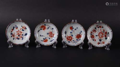 Four porcelain Imari plates with floral decor, all with capu...