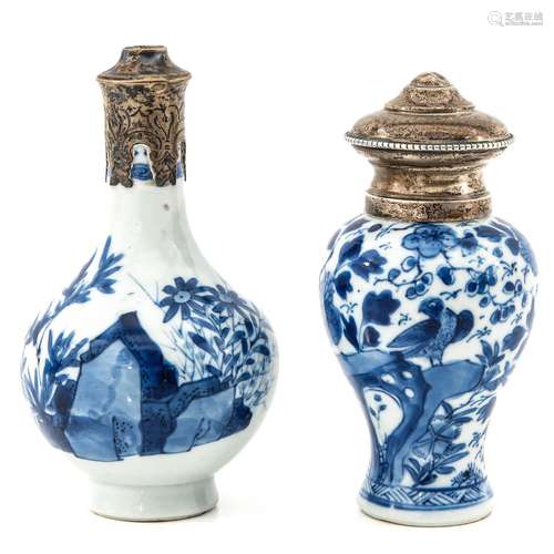 A Lot of 2 Small Vases