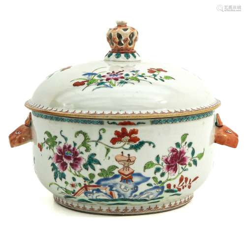 A Round Famille Rose Tureen