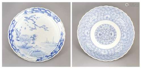 A large Japanese Imari blue and white charger, 15 7/8 in. (4...