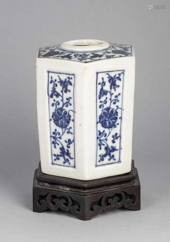 An early 19th c. Chinese blue and white hexagonal vase, 4 1/...