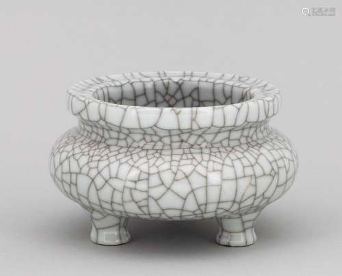 A Chinese grey crackle glazed porcelain incense burner, 5 1/...
