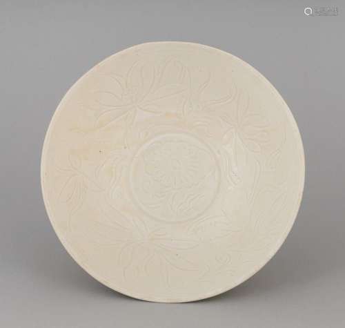 A Chinese white glazed porcelain bowl, 8 in. (20.3 cm.) d.
