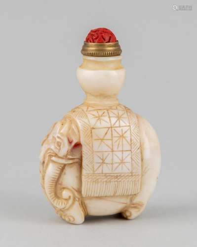 A pale white agate elephant snuff bottle, 19th Century. 3 in...