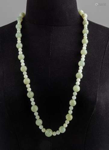 A jadeite beaded necklace with dragon head clasp.