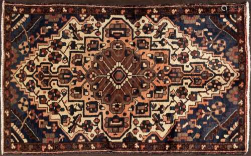 A Bakhtiar hand knotted wool rug, 3’5” x 5’10”