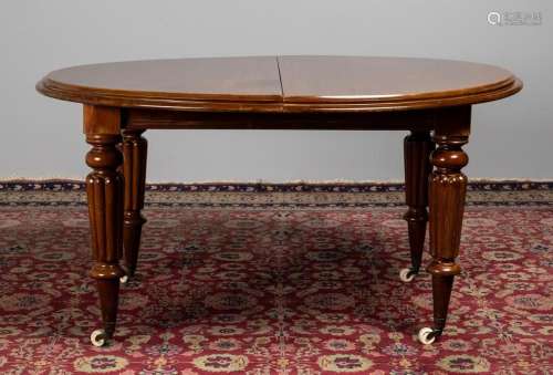 An oval Victorian mahogany extending dining table, 30 x 45 1...
